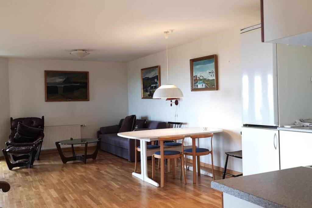 Large Apartment With Fabulous View Of Τόρσχαβν Εξωτερικό φωτογραφία